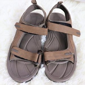 NORTHSISE MENS SANDAL SIZE: 11